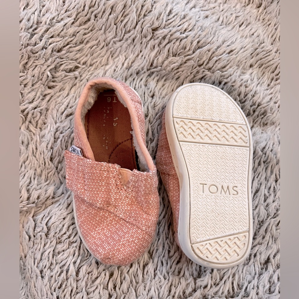 Tom’s size 6T, pink
